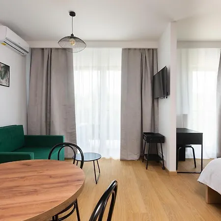 Nearto Main Railway Station Apartment