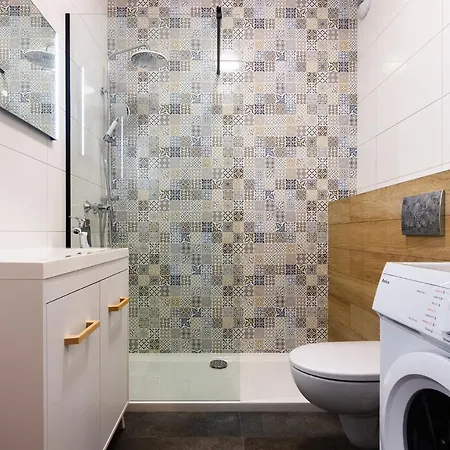 Nearto Main Railway Station *