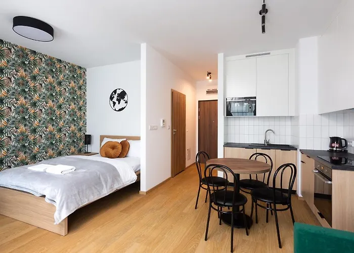 Nearto Main Railway Station Apartment