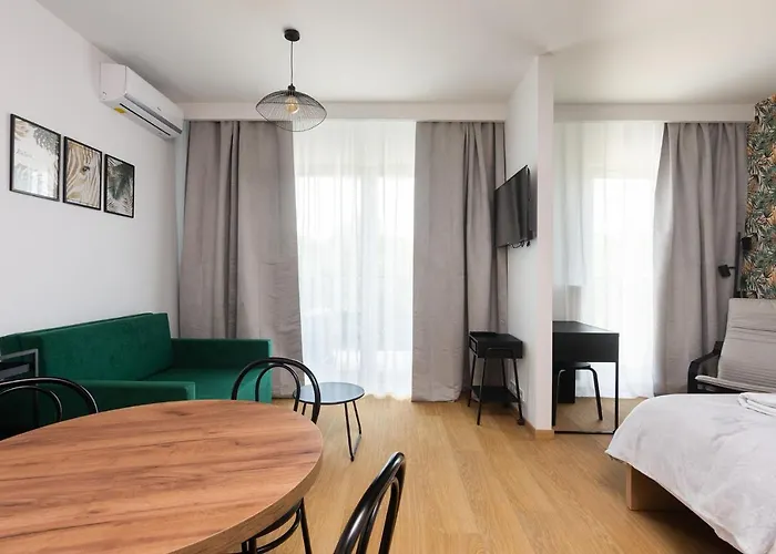 Nearto Main Railway Station Apartment
