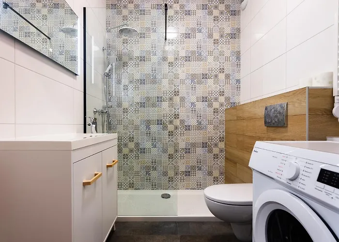 Nearto Main Railway Station *