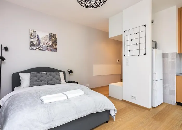 Nearto Main Railway Station *